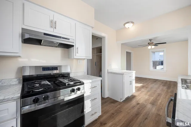 $1,600 | 400 East Virginia Avenue, Peoria, IL 61603