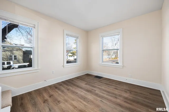 $1,600 | 400 East Virginia Avenue, Peoria, IL 61603