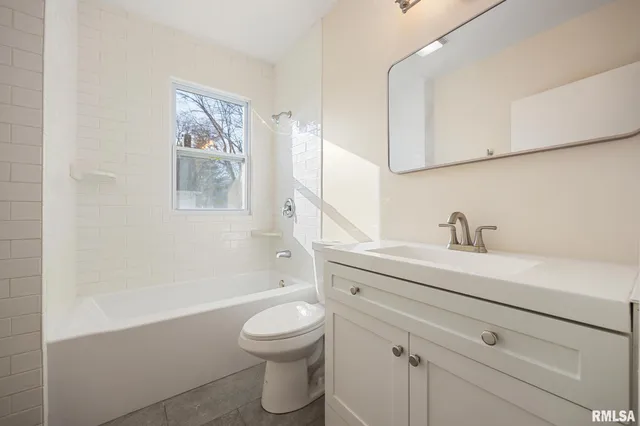 $1,600 | 400 East Virginia Avenue, Peoria, IL 61603