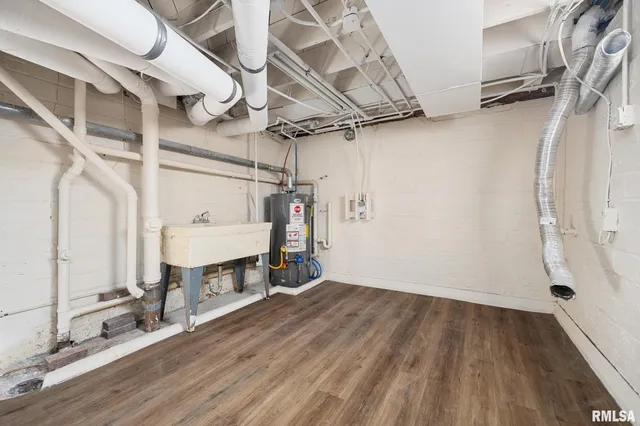 $1,600 | 400 East Virginia Avenue, Peoria, IL 61603