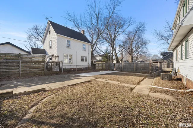 $1,600 | 400 East Virginia Avenue, Peoria, IL 61603