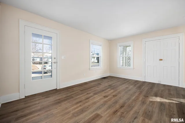 $1,600 | 400 East Virginia Avenue, Peoria, IL 61603