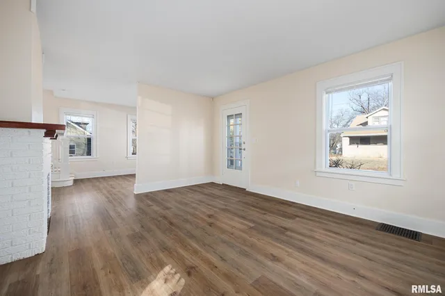 $1,600 | 400 East Virginia Avenue, Peoria, IL 61603