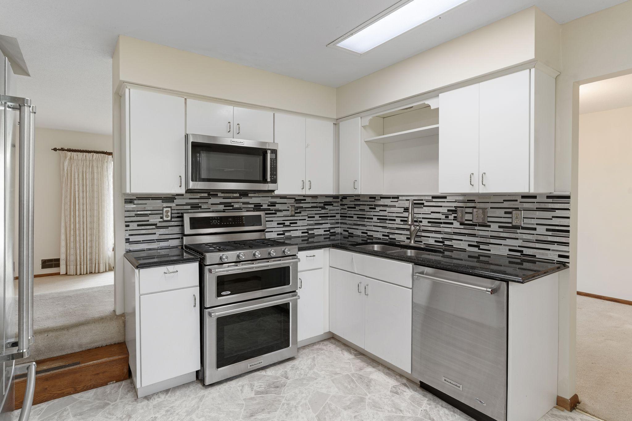 9908 Oxborough Road Bloomington, MN 55437 - Photo 12 of 38 Gallery Image 12