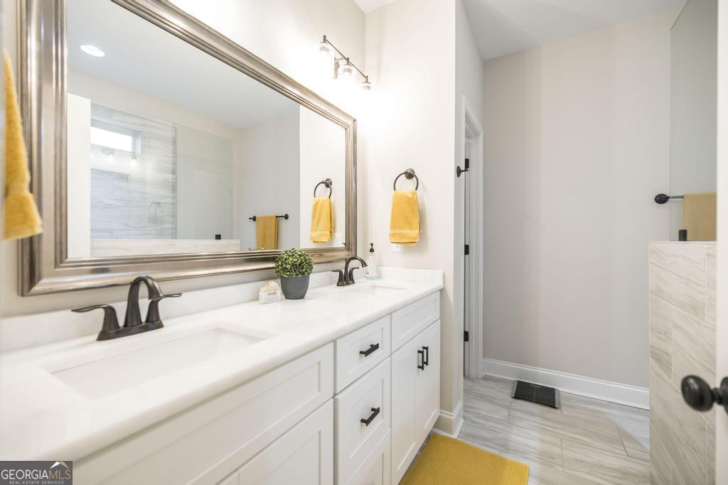 111 Fieldview Lane Kathleen, GA 31047 - Photo 18 of 36 a bathroom with a double vanity sink mirror and