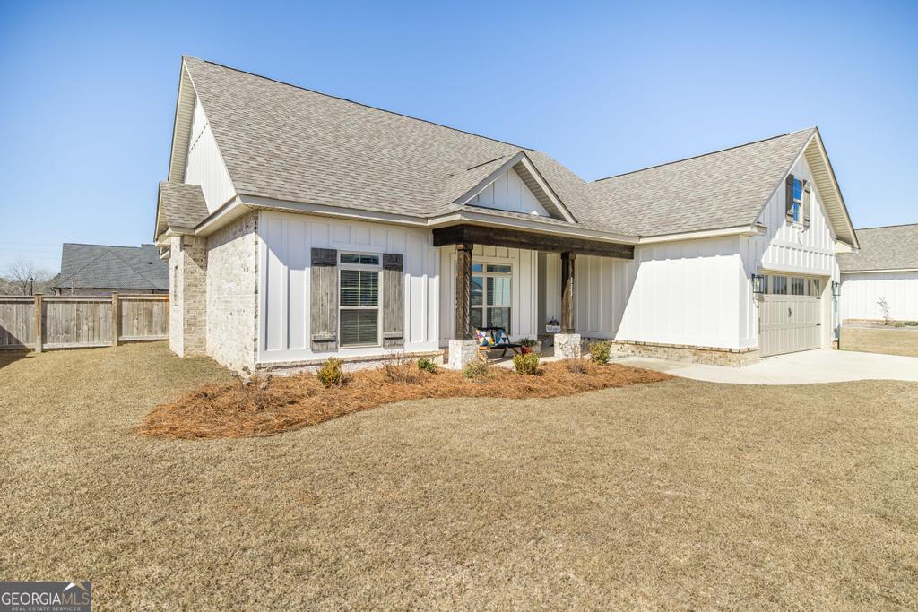 111 Fieldview Lane Kathleen, GA 31047 - Photo 2 of 36 a view of a white house with a large space and wooden fence