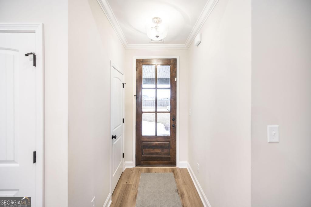 111 Fieldview Lane Kathleen, GA 31047 - Photo 4 of 36 a view of a hallway with wooden floor and a bathroom