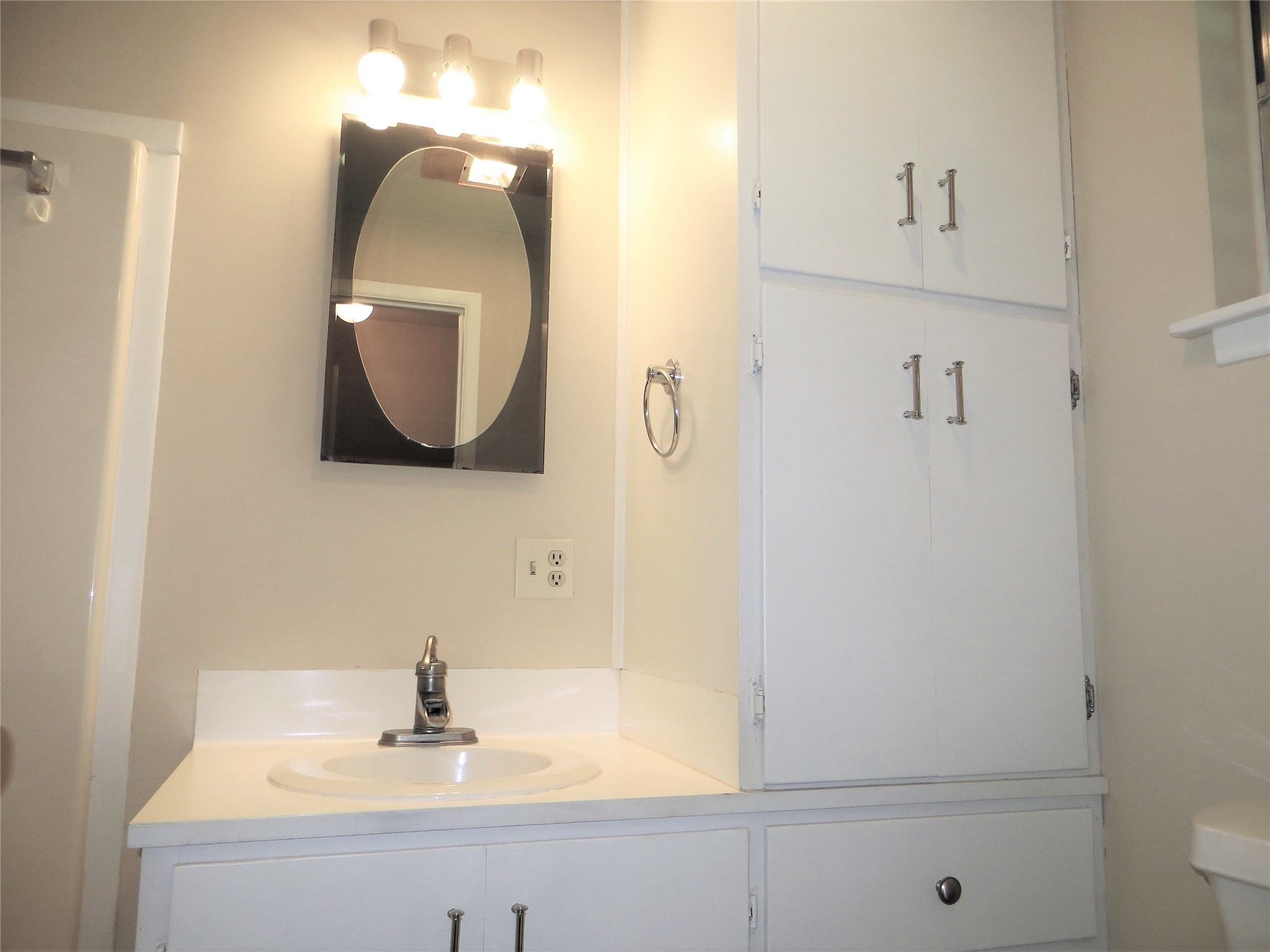 2809 Rosadele Street La Marque, TX 77568 - Photo 23 of 33 Never complain you are out of cabinet space...again...