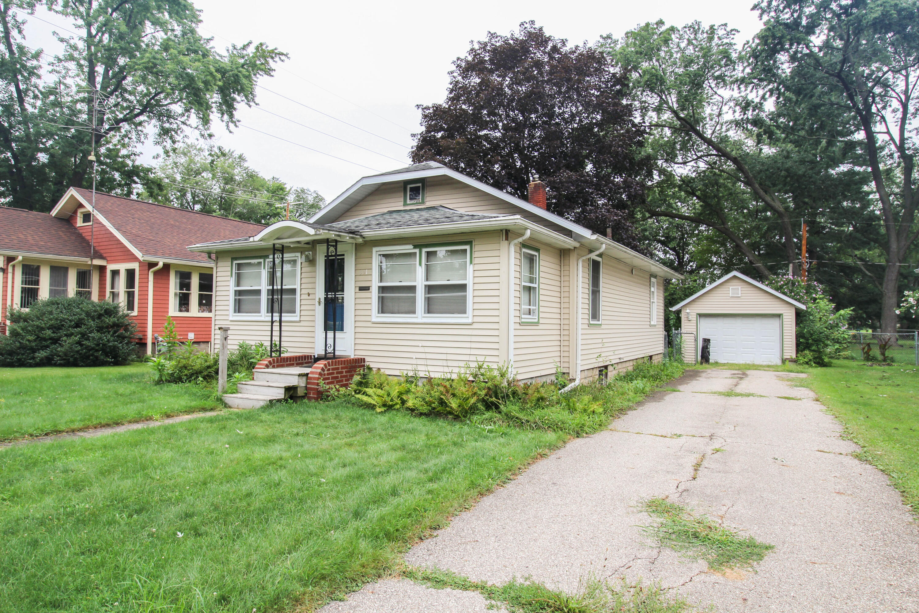 331 South Lincoln Avenue Three Rivers, MI 49093 - Photo 1 of 17 Linda (1 of 17)
