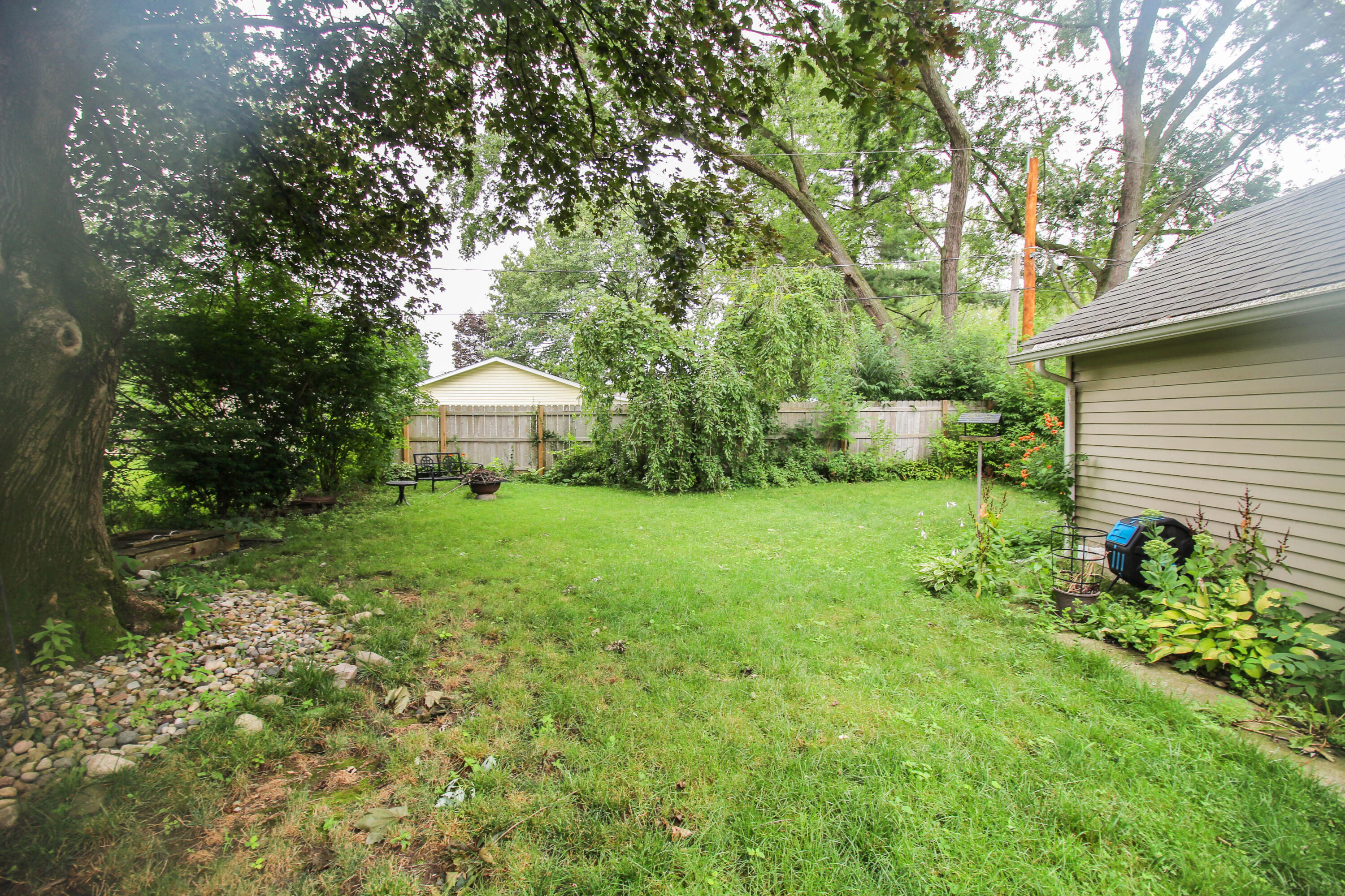 331 South Lincoln Avenue Three Rivers, MI 49093 - Photo 5 of 17 Linda (5 of 17)