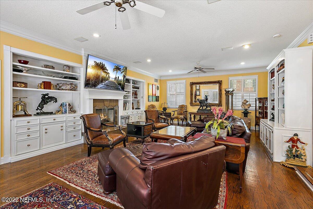 2640 River Road Jacksonville, FL 32207 - Photo 11 of 73 Family Room w/ Built-Ins