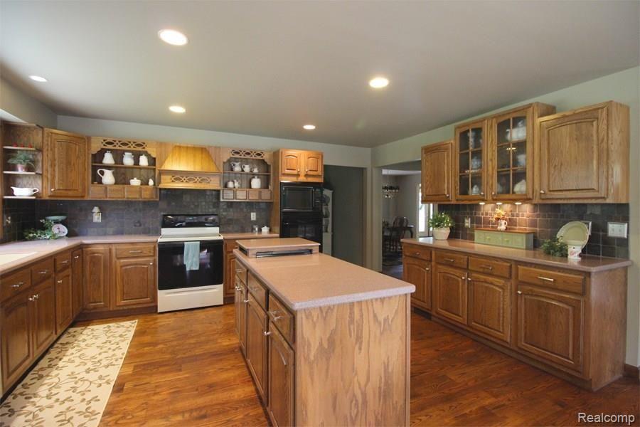 62063 Wolcott Road Ray, MI 48096 - Photo 12 of 53 Kitchen2.jpg