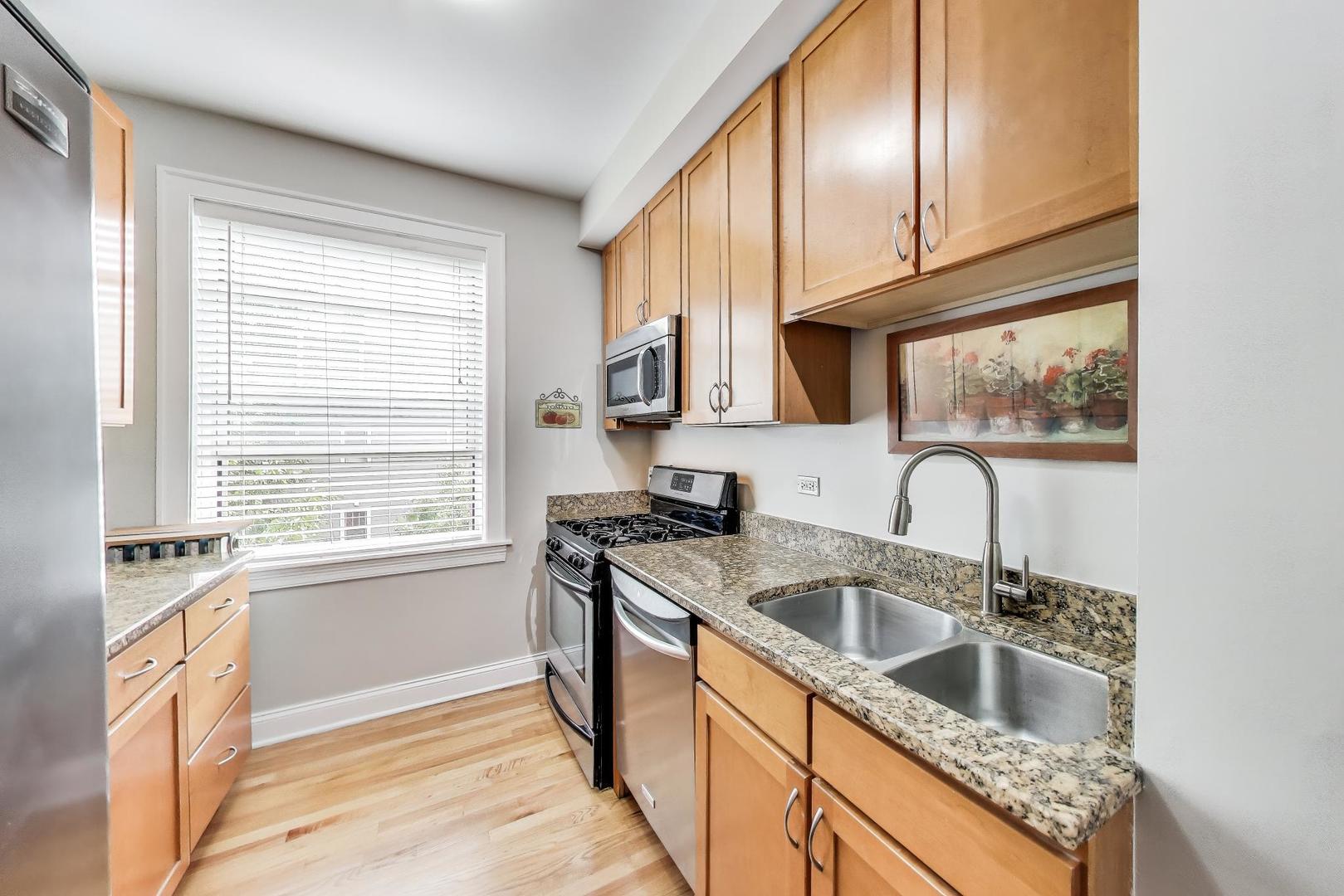 4201 West Addison Street, Unit 2B Chicago, IL 60641 - Photo 8 of 16