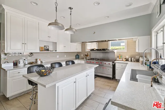 $2,300,000 | 3741 West 27th Street, Los Angeles, CA 90018