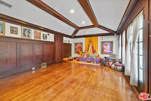 $2,300,000 | 3741 West 27th Street, Los Angeles, CA 90018