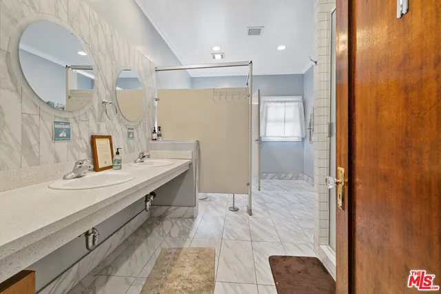 $2,300,000 | 3741 West 27th Street, Los Angeles, CA 90018