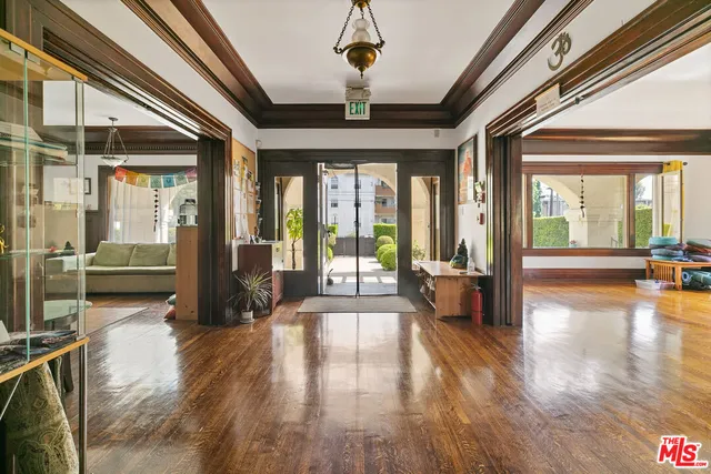 $2,300,000 | 3741 West 27th Street, Los Angeles, CA 90018