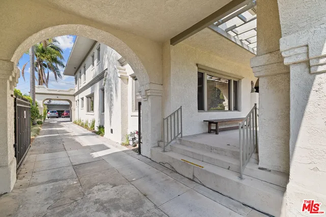 $2,300,000 | 3741 West 27th Street, Los Angeles, CA 90018