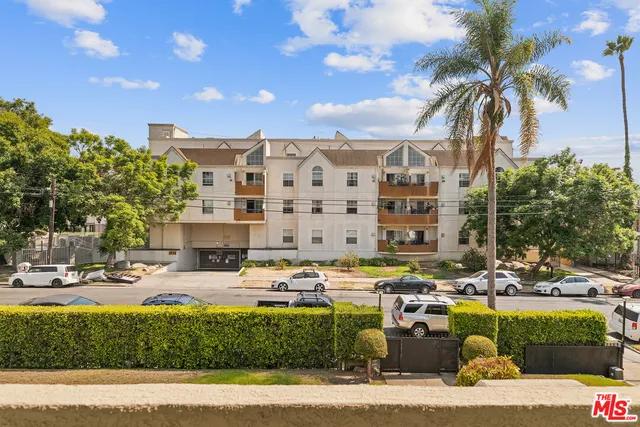 $2,300,000 | 3741 West 27th Street, Los Angeles, CA 90018