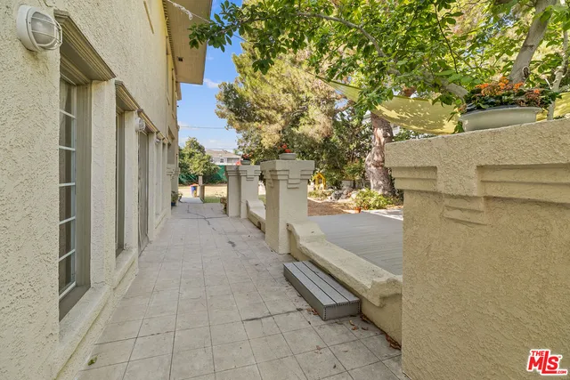 $2,300,000 | 3741 West 27th Street, Los Angeles, CA 90018