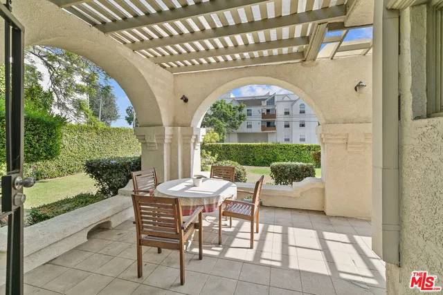 $2,300,000 | 3741 West 27th Street, Los Angeles, CA 90018