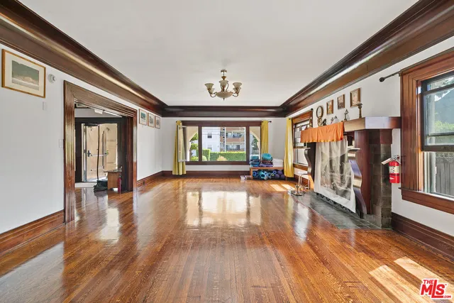 $2,300,000 | 3741 West 27th Street, Los Angeles, CA 90018