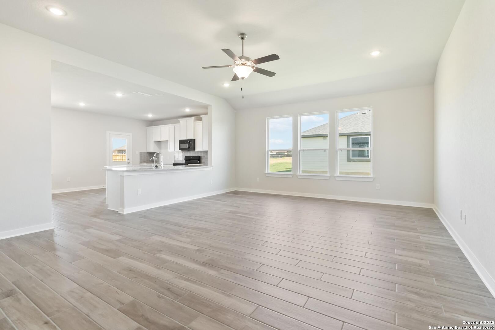 1619 Vista View Drive Pleasanton, TX 78064 - Photo 5 of 30