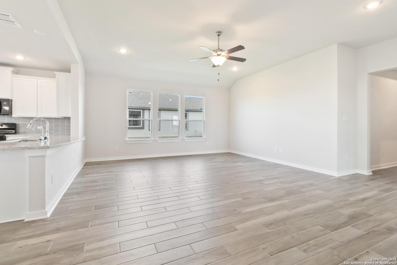 1619 Vista View Drive Pleasanton, TX 78064 - Photo 6 of 30