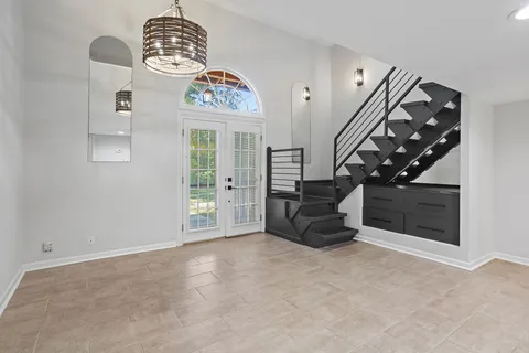 a view of an entryway with a workspace