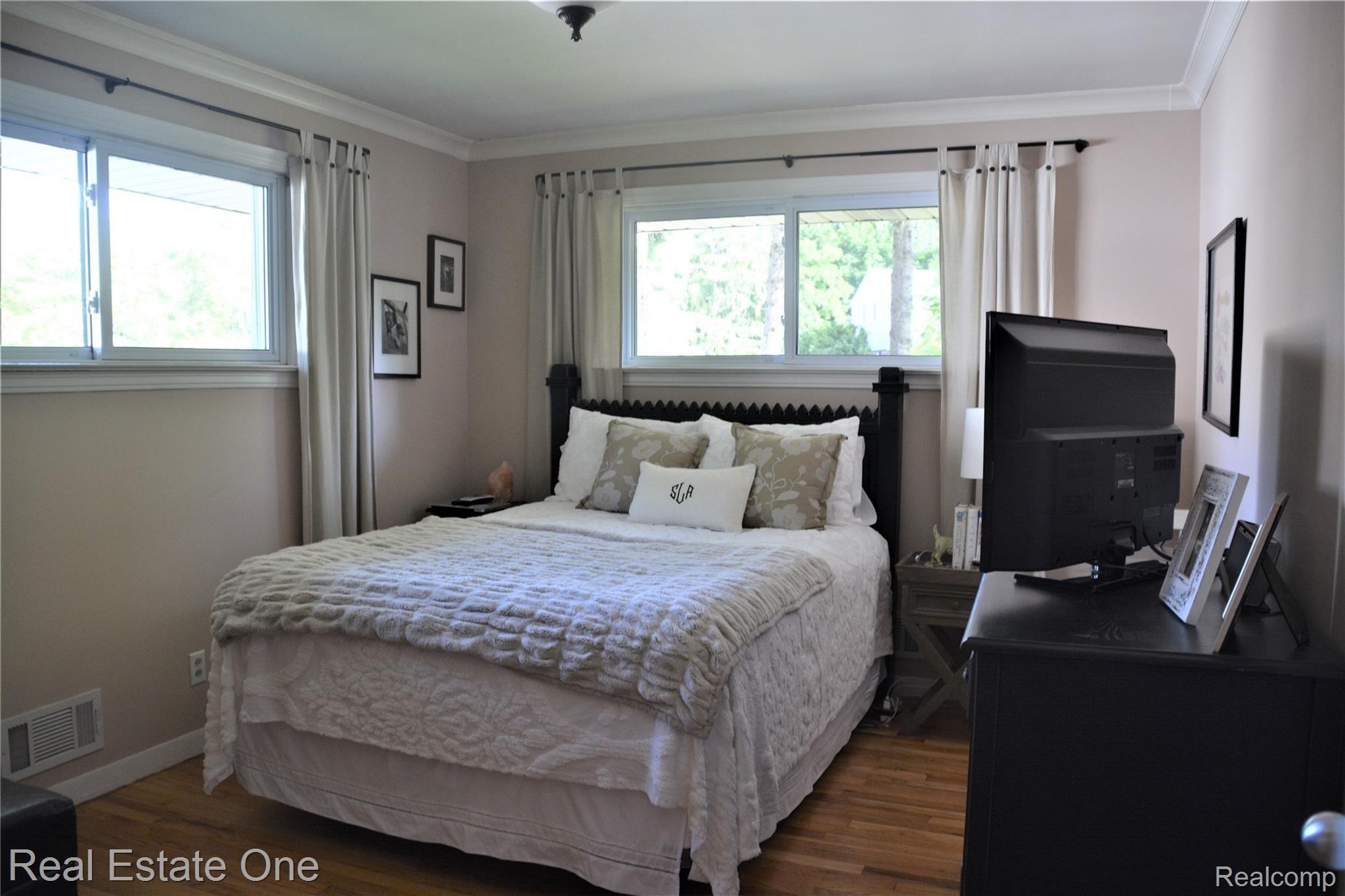 345 Willow Tree Lane Rochester, MI 48306 - Photo 14 of 17 DSC_3746 (2).JPG