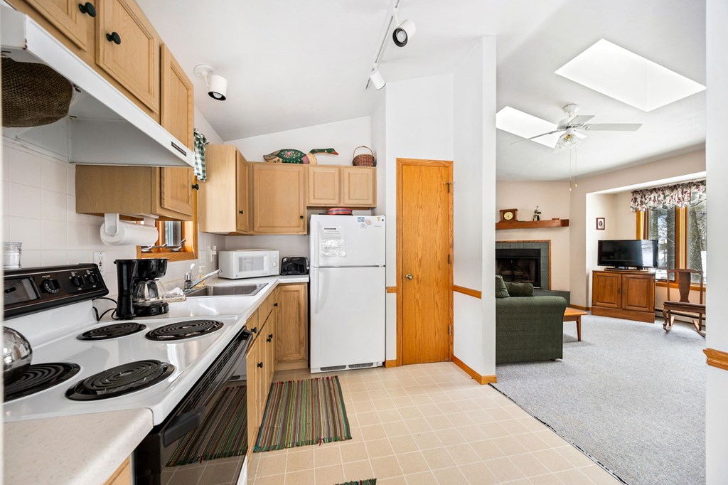 11060 Beach Road, Unit 1 Sister Bay, WI 54234 - Photo 6 of 12