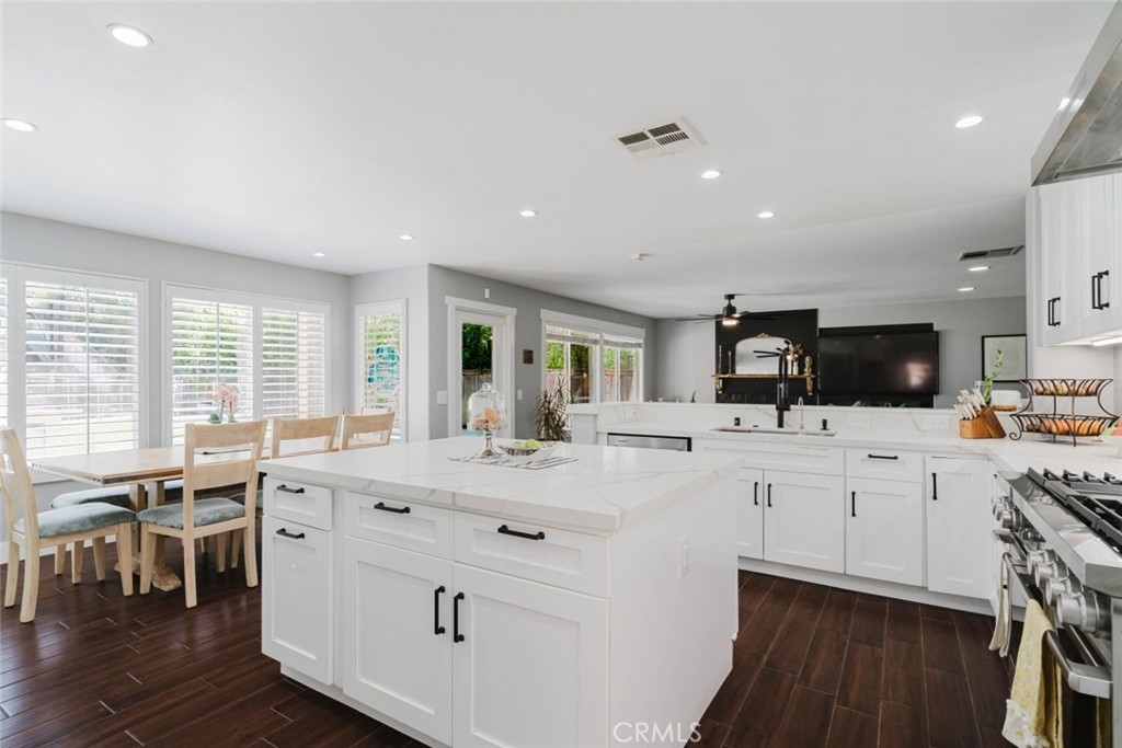 32480 The Old Road Castaic, CA 91384 - Photo 22 of 68