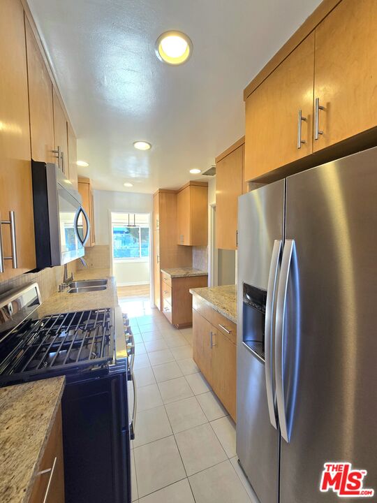 2520 Midvale Avenue Los Angeles, CA 90064 - Photo 12 of 25 a kitchen with stainless steel appliances granite countertop a refrigerator and a stove