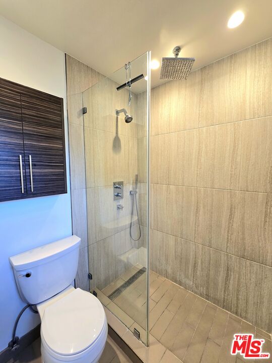 2520 Midvale Avenue Los Angeles, CA 90064 - Photo 17 of 25 a bathroom with a toilet and shower