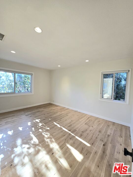2520 Midvale Avenue Los Angeles, CA 90064 - Photo 18 of 25 a view of an empty room