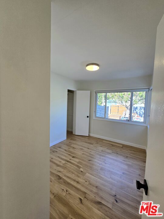 2520 Midvale Avenue Los Angeles, CA 90064 - Photo 19 of 25 a view of an empty room and window