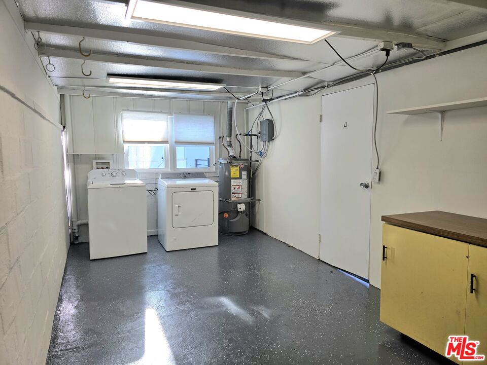 2520 Midvale Avenue Los Angeles, CA 90064 - Photo 25 of 25 a utility room with dryer and washer