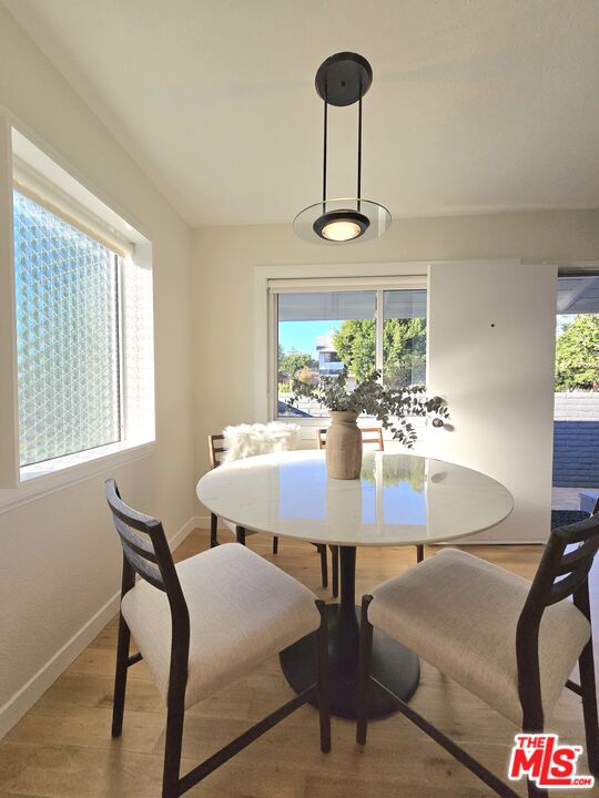 2520 Midvale Avenue Los Angeles, CA 90064 - Photo 7 of 25 a view of a dining room with furniture