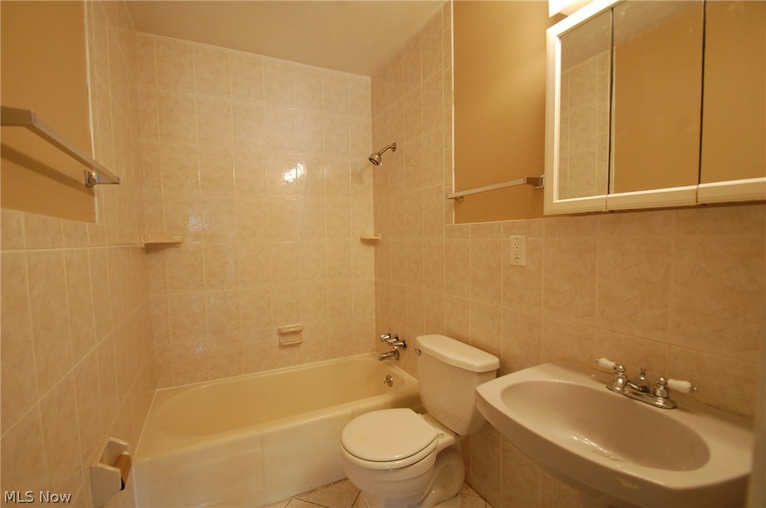 805 South Green Road Cleveland, OH 44121 - Photo 8 of 17