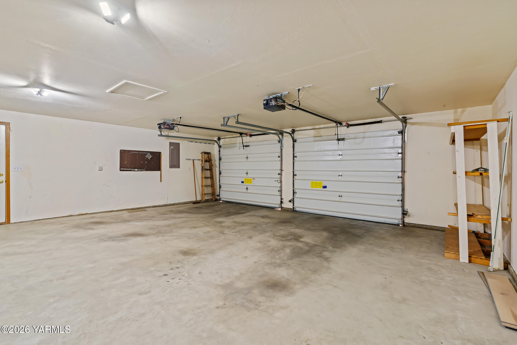 801 South 4th St Loop Selah, WA 98942 - Photo 28 of 33 0026Deep garage