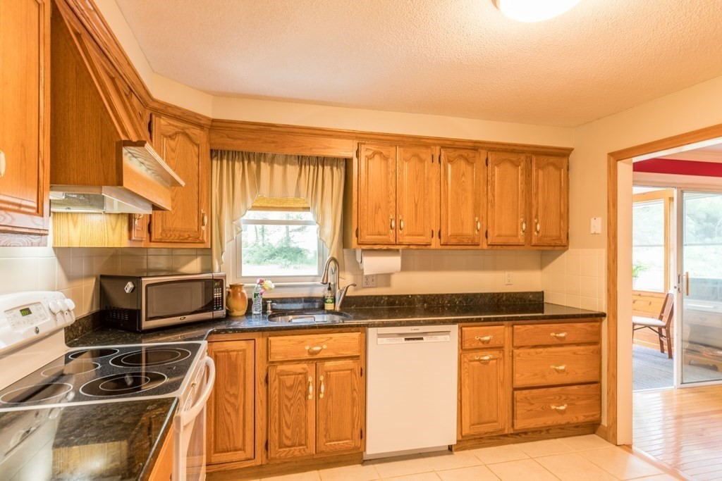 1842 Shirley Road Lancaster, MA 01523 - Photo 3 of 23