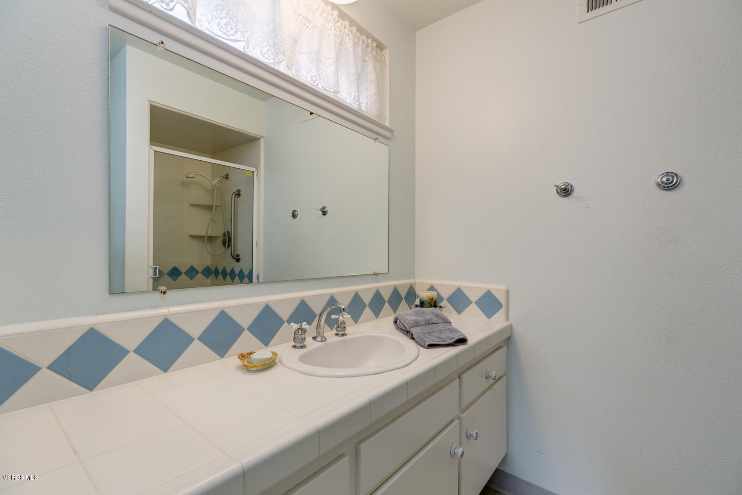 2038 South Rice Road Ojai, CA 93023 - Photo 16 of 24 TwoFishDigital_2038SRiceRoad-21