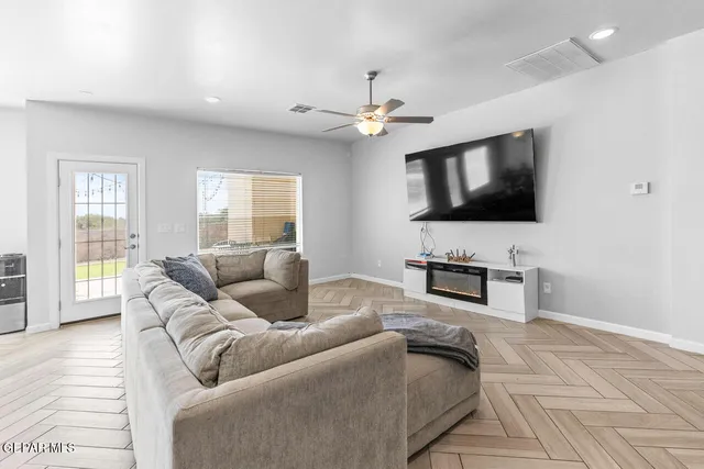 $245,000 | 188 Flor Cama Lane, Socorro, TX 79927