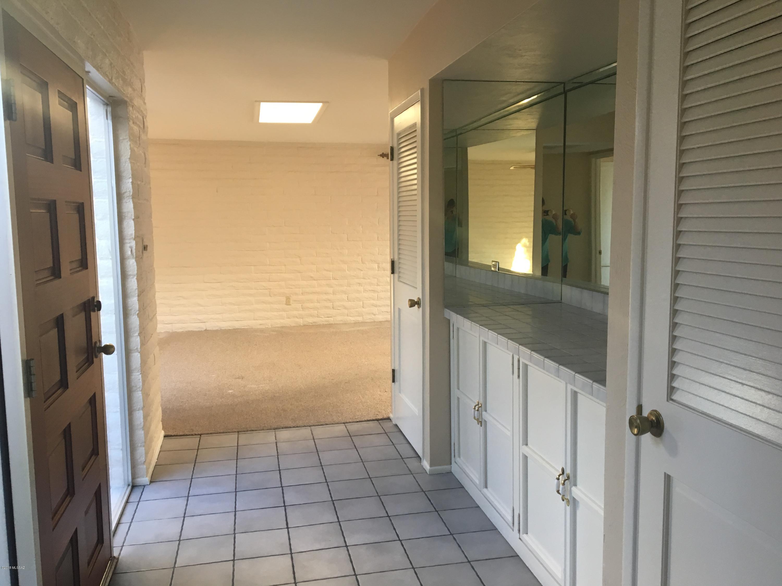 712 West Roller Coaster Road Tucson, AZ 85704 - Photo 4 of 21 Gallery Image 4