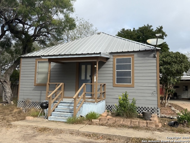 305 East Thornton Street Three Rivers, TX 78071 - Photo 1 of 11