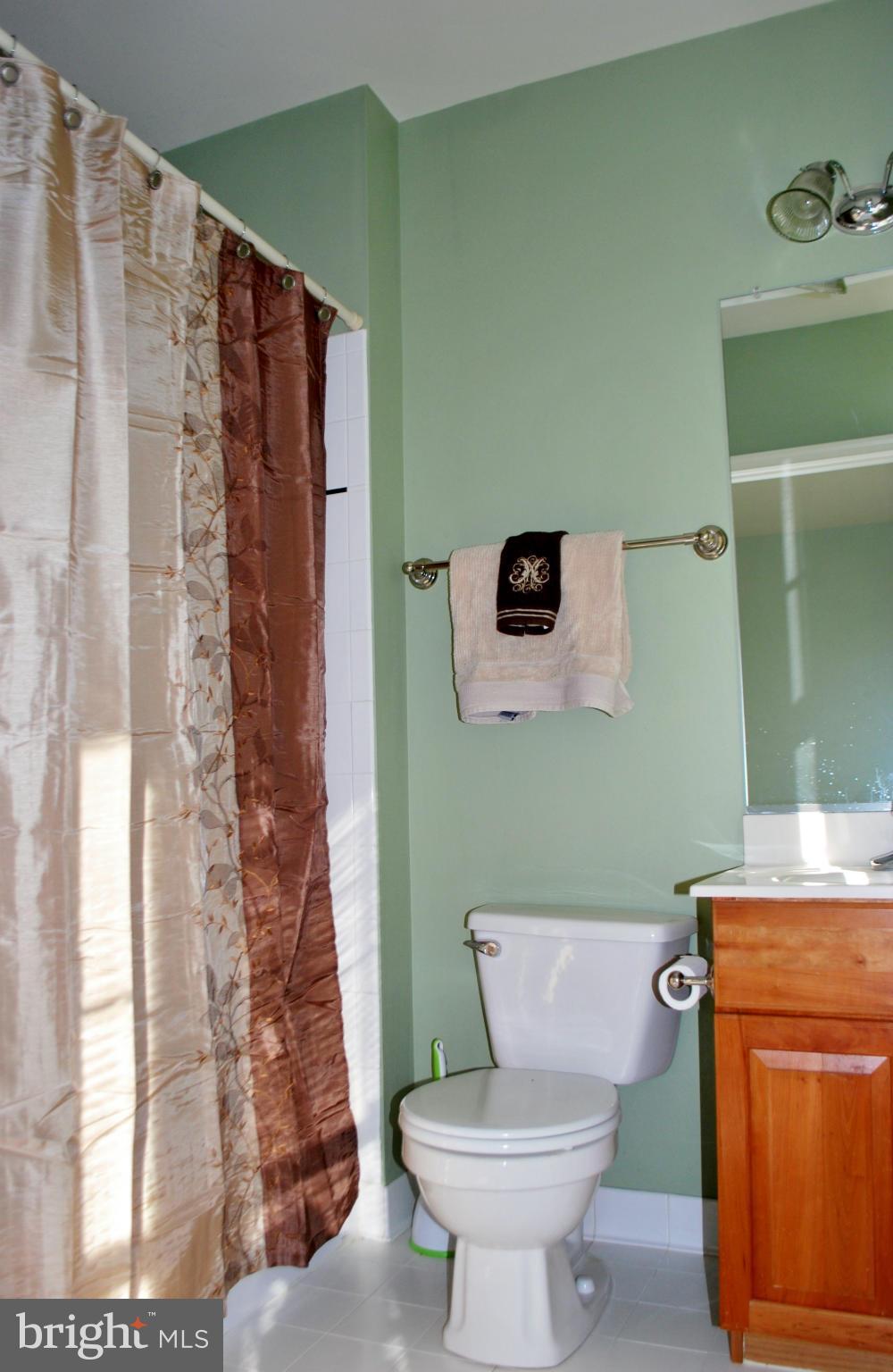 15526 Thompson Road Silver Spring, MD 20905 - Photo 14 of 30 Full Bathroom 1st Floor Bedroom