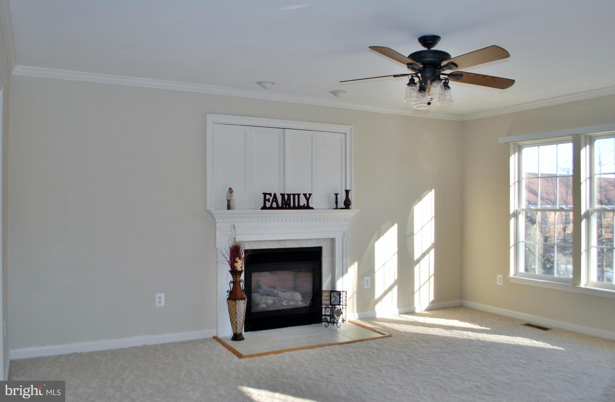 15526 Thompson Road Silver Spring, MD 20905 - Photo 10 of 30 Family Room