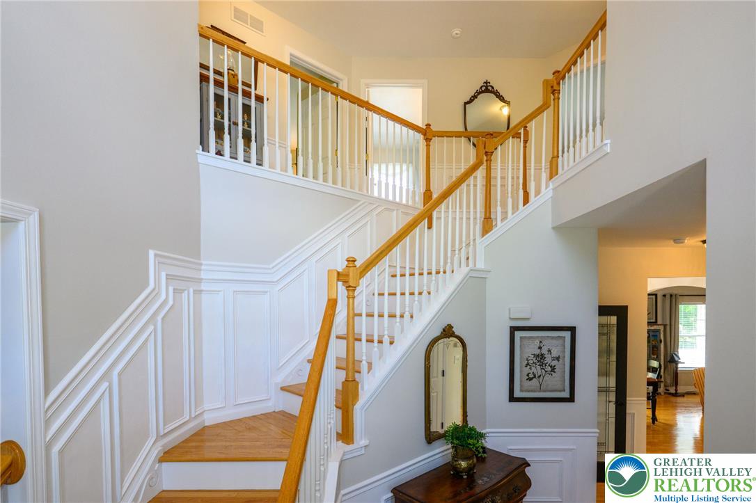 5331 Greenbriar Drive Bethlehem, PA 18017 - Photo 5 of 58