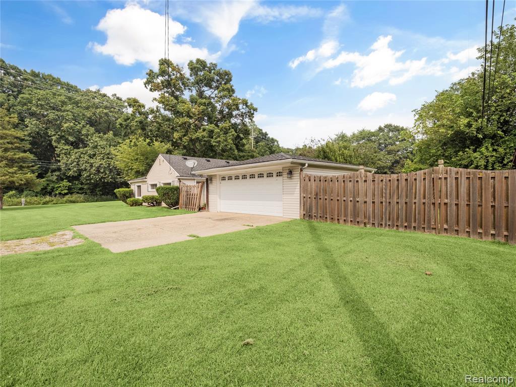 45175 Willis Road Belleville, MI 48111 - Photo 3 of 31 Gallery Image 3