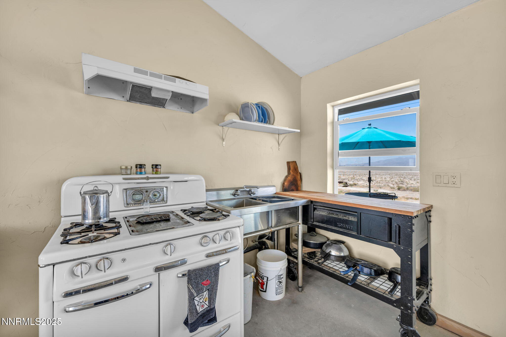 14995 Coal Canyon Road Lovelock, NV 89419 - Photo 12 of 37 a kitchen with a stove and a table